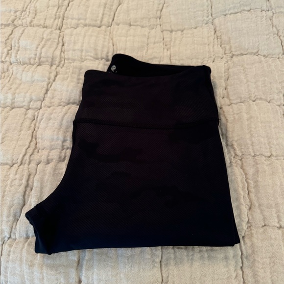 NOLI Yoga Black Liquid Camo Leggings - Picture 5 of 6